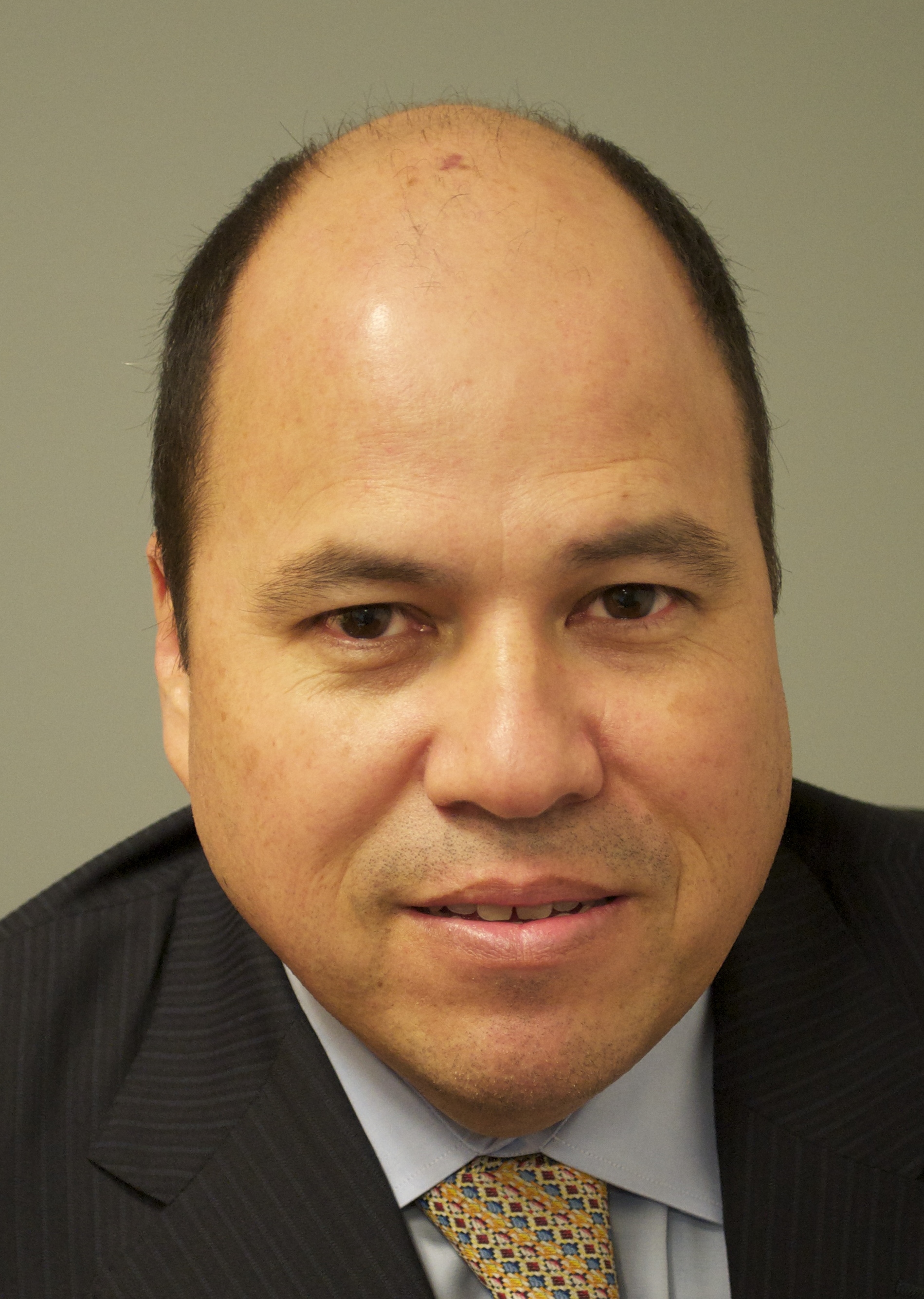 Armando Falcon headshot